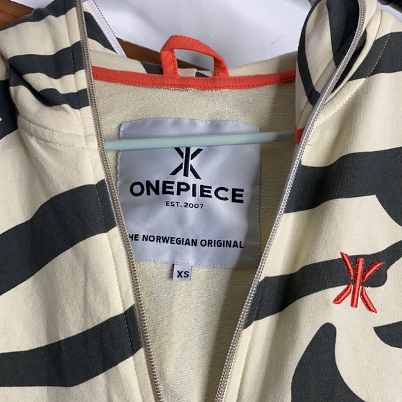 Onepiece ZEBRA SLIM JUMPSUIT OFF-WHITE onesie - Picture 3 of 6